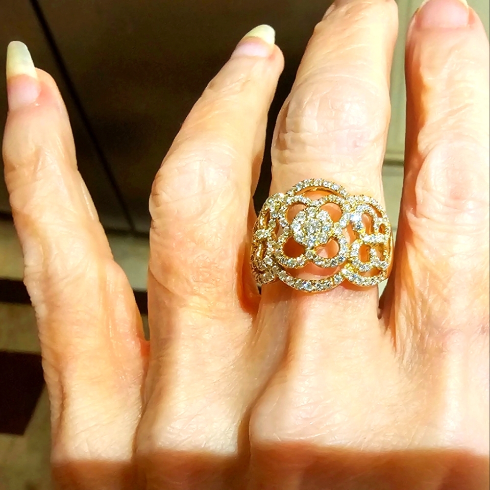 Elegant Gold Swirl Diamond Ring - Picture 4 of 7